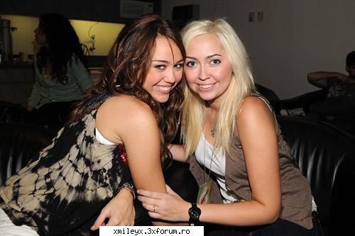 Miley+Family - Miley+Brandy=Sisters - **Galleries**